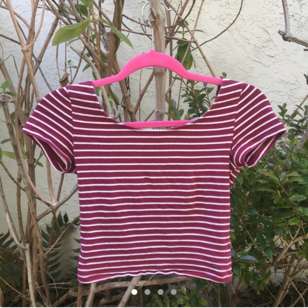 American Eagle maroon&white stripe crop tee❣️